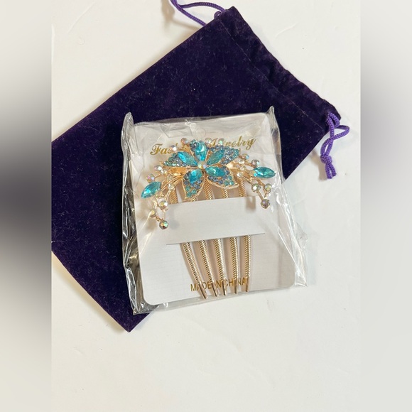 unbranded Accessories - Unbranded fashion novelty floral faux gem hair accent comb